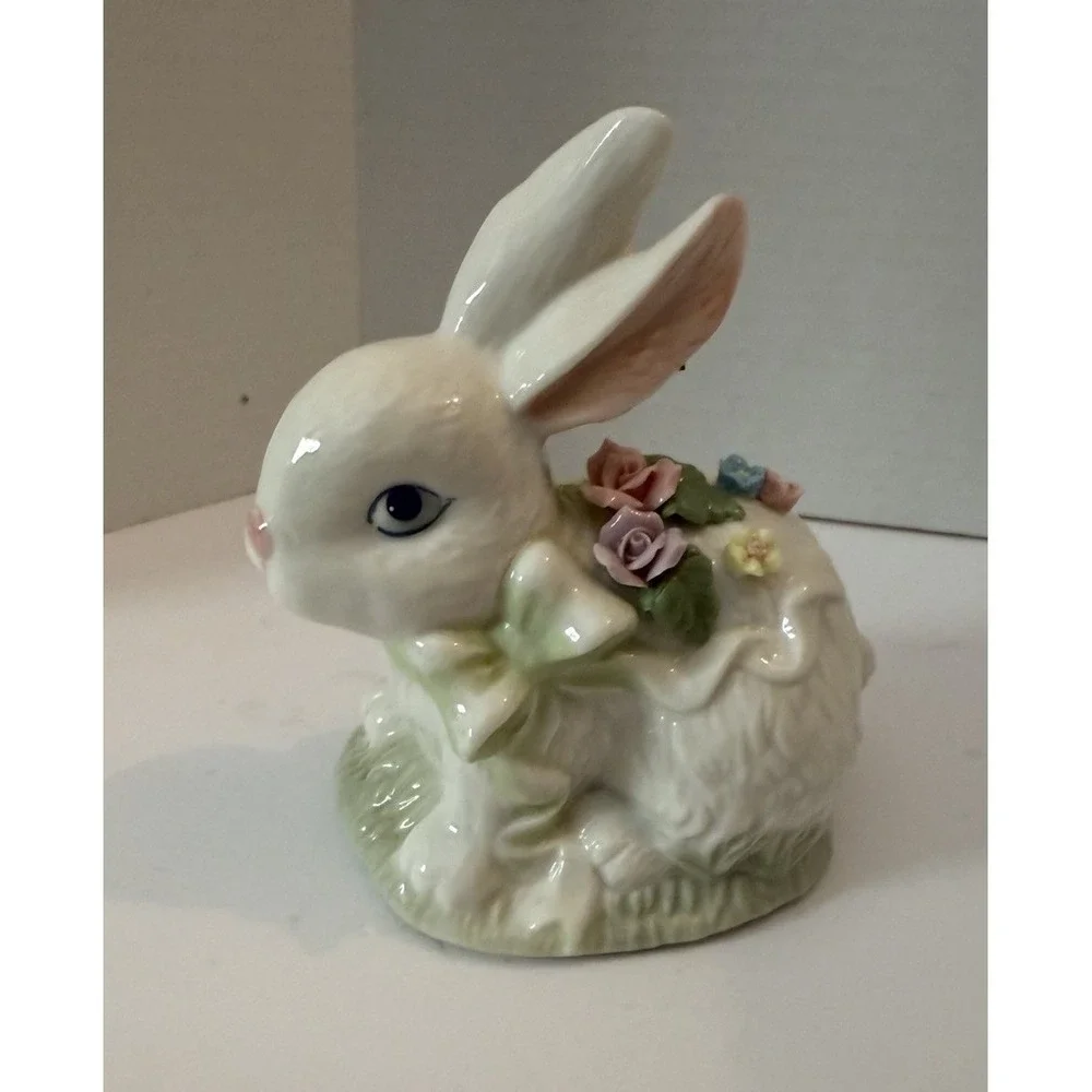 Vintage Heritage House Porcelain Bunny Music Box Floral Grandma 